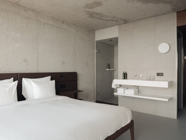 Hotel V