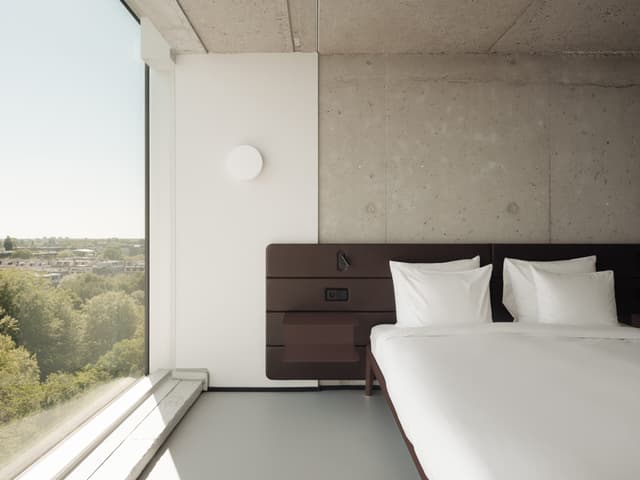 Hotel V