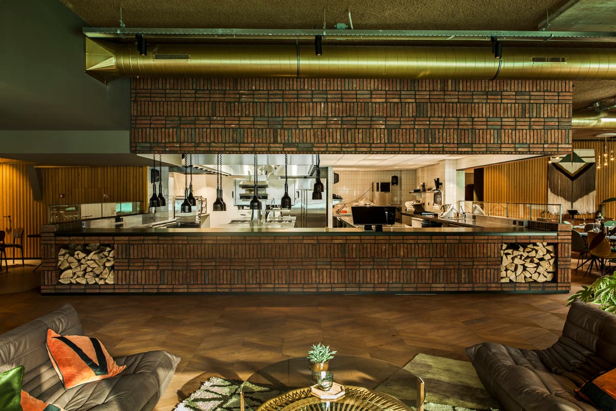 Hotel V
