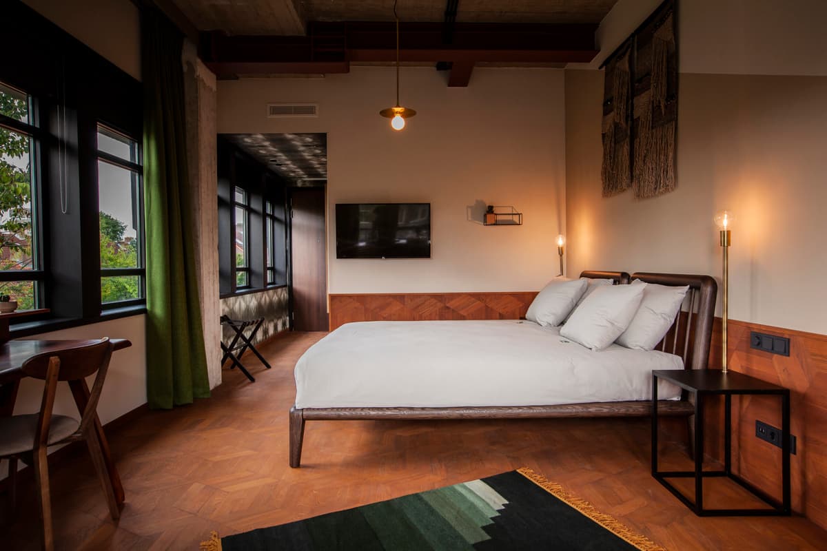 Hotel V