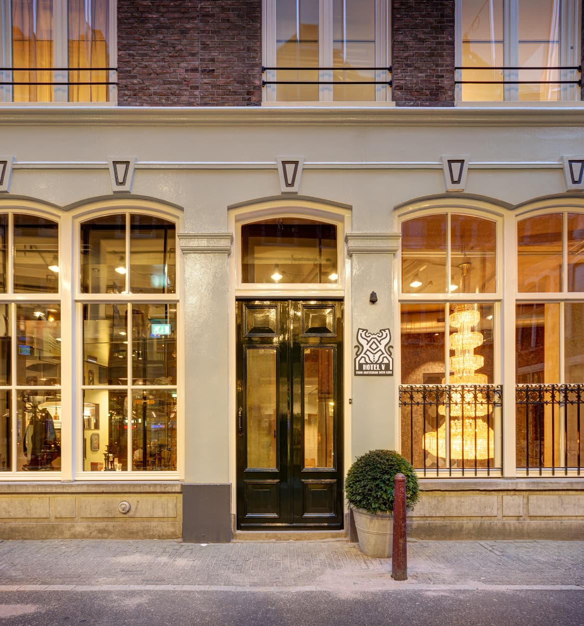 Hotel V
