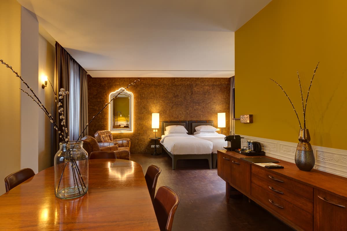 Hotel V