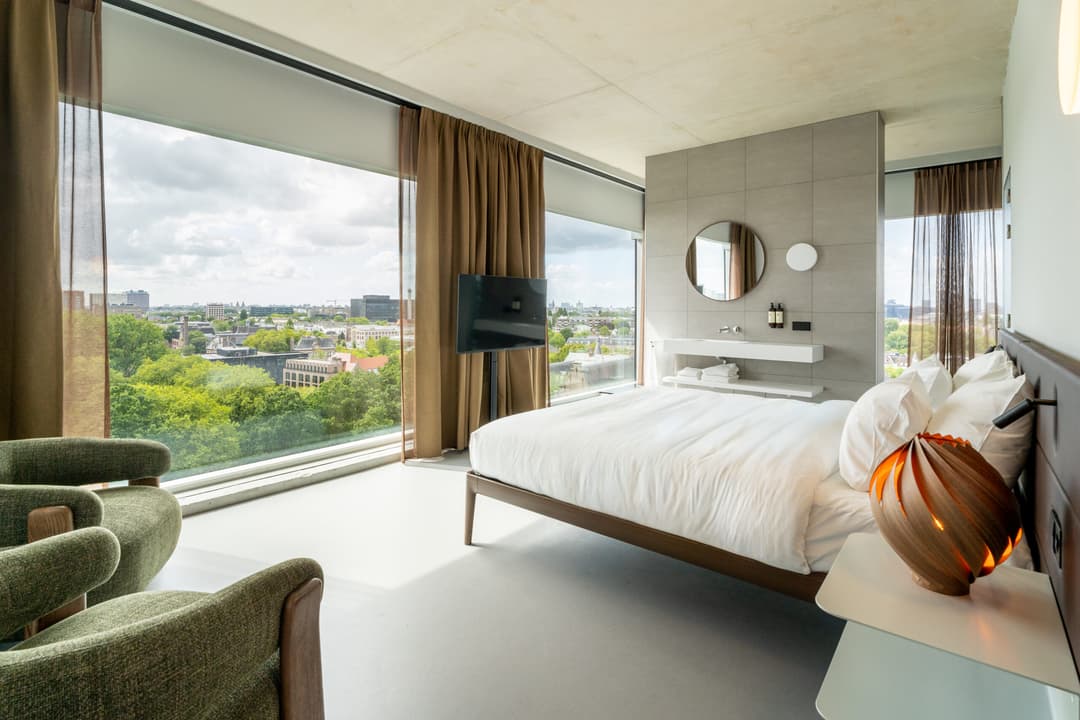 Hotel V Oosterpark room skyline view